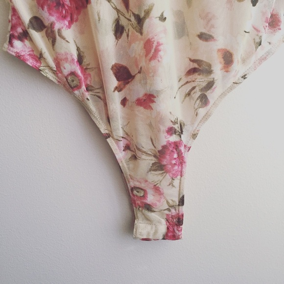 LEITH Sheer Floral Bodysuit - Picture 3 of 5